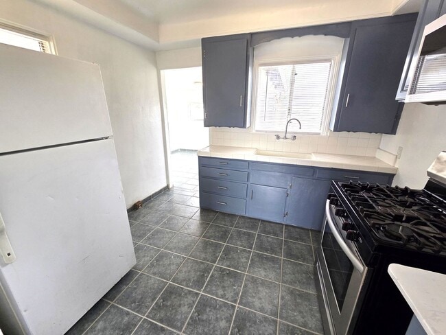 Building Photo - Updated 2 Bedroom 1 Bath Home on Large Lot