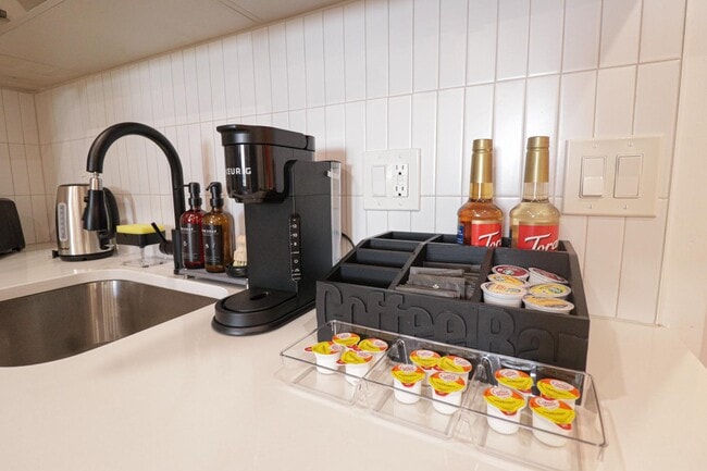 Building Photo - 1806 A St NE