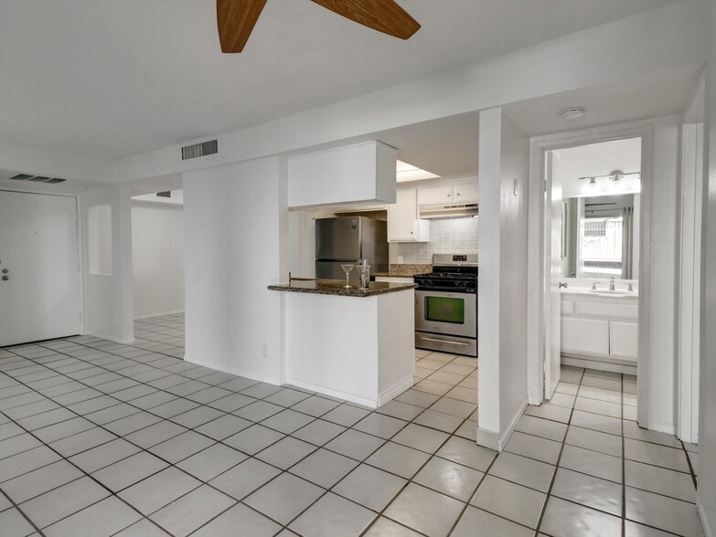 Building Photo - 1490 S Camino Real