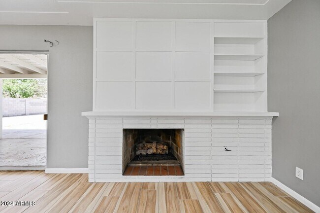 Building Photo - 1226 W Rancho Dr