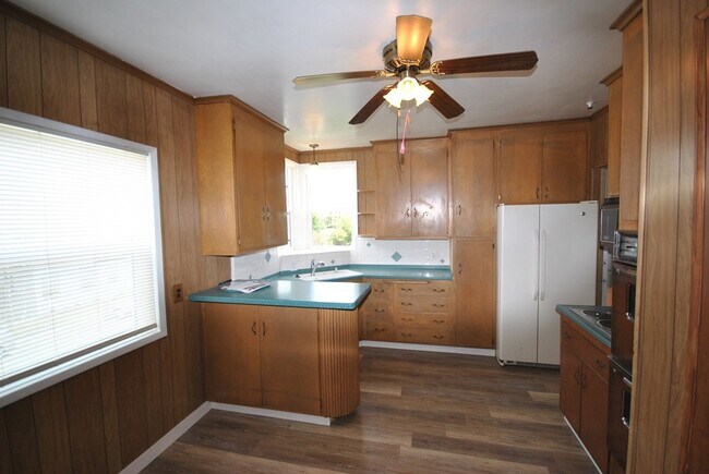 Building Photo - Beautiful and Charming 3 Bedroom 2 Bath Home in Vallejo with Views!