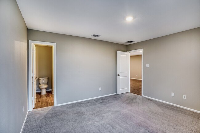 Building Photo - 9214 Burnet Flds Dr