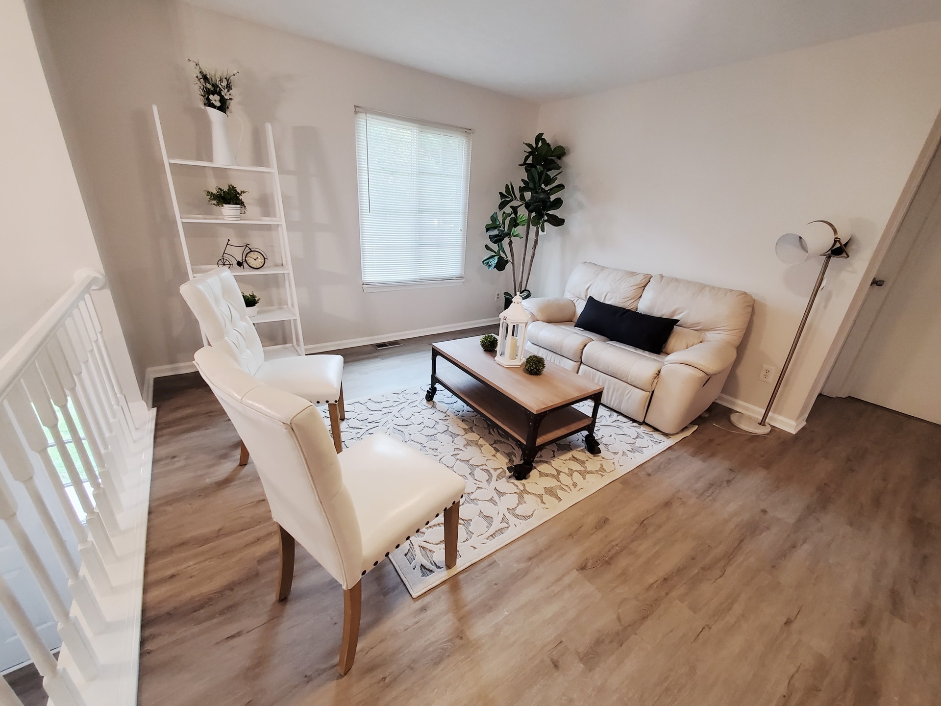 Building Photo - Room in Single Family Home on Henslowe Dr
