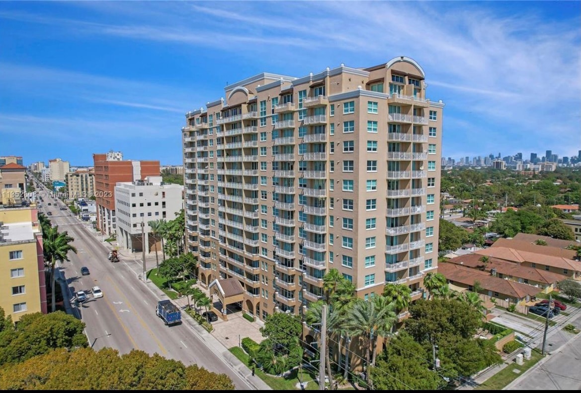 Building Photo - 2665 SW 37th Ave