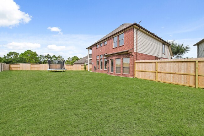 Building Photo - 25959 Ravenside Dr