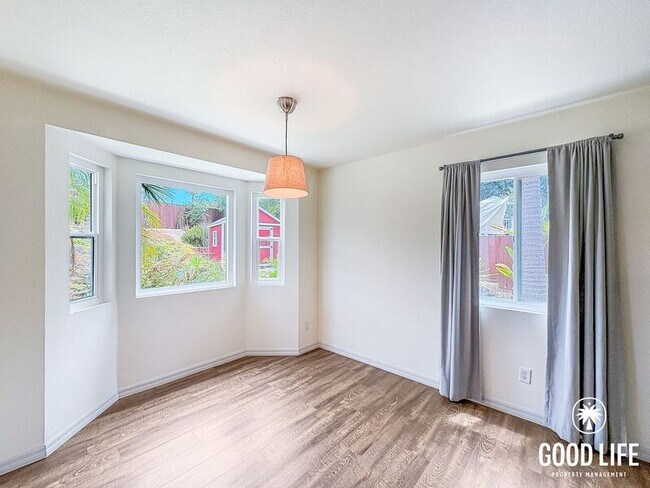 Building Photo - 2104 N Mammoth Pl