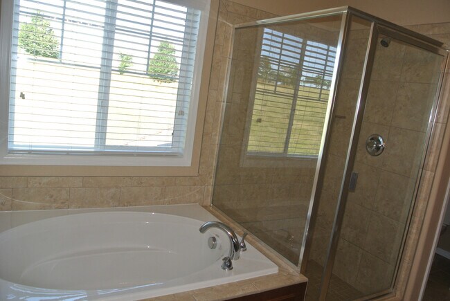 Building Photo - 5Bed/3.5Bath Home in Blackstone Country Club Community