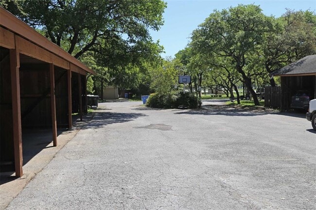 Building Photo - 4 Deerfield Dr