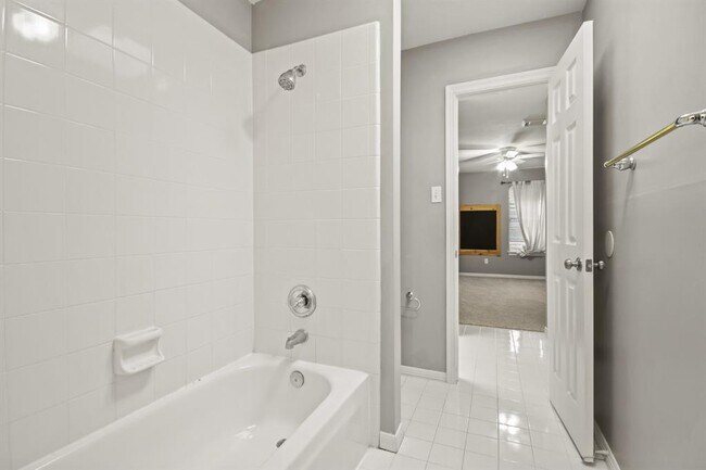 Building Photo - 2902 Maple Bend Dr