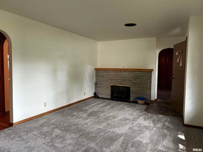 Building Photo - 1301 N 10th St