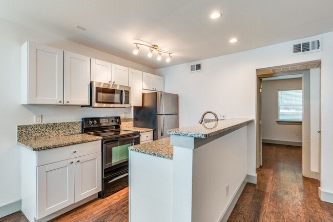 Building Photo - 4633 Fairmount St