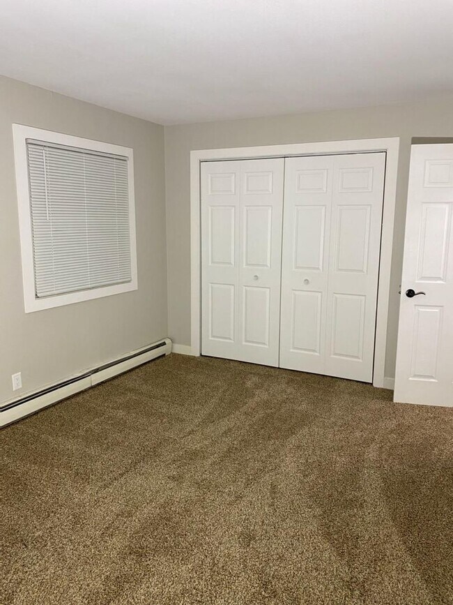 Building Photo - Newly Remodeled 2-Bedroom Apartment in Ore...