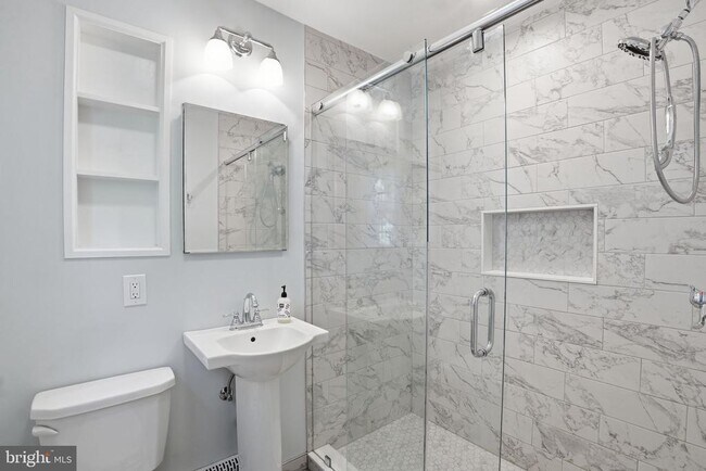 Building Photo - 2913 Cleave Dr