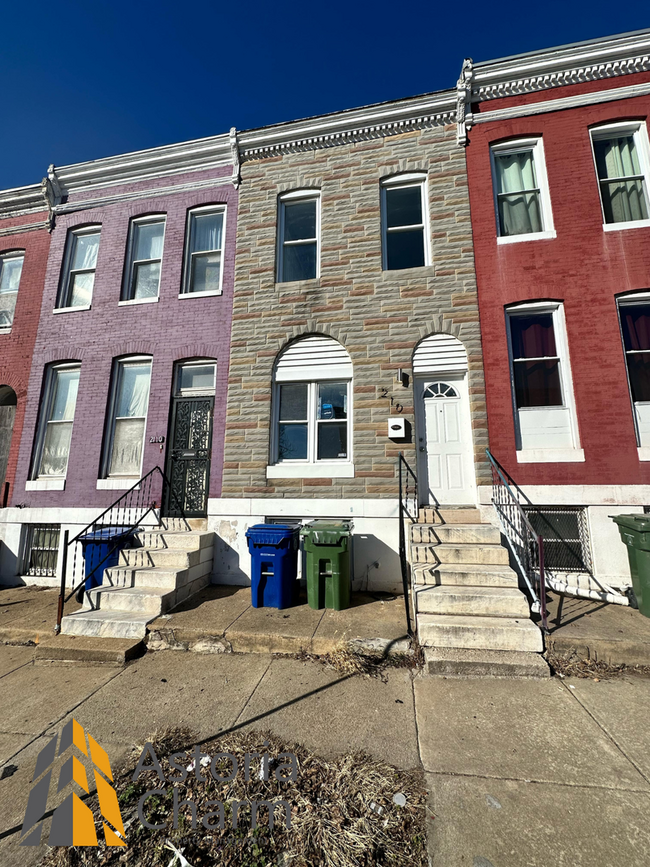 Primary Photo - Updated 3 bedroom 1 bath Rowhome with Fenc...