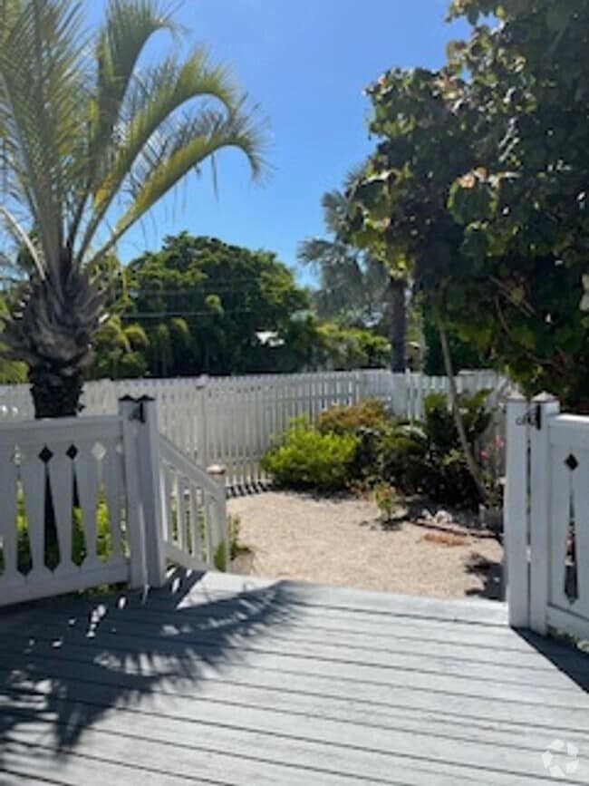 Building Photo - Large home on corner lot!