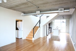 Building Photo - 555 Berrien St