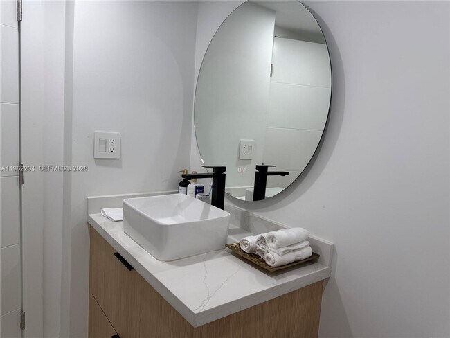 Building Photo - 1849 S Ocean Dr