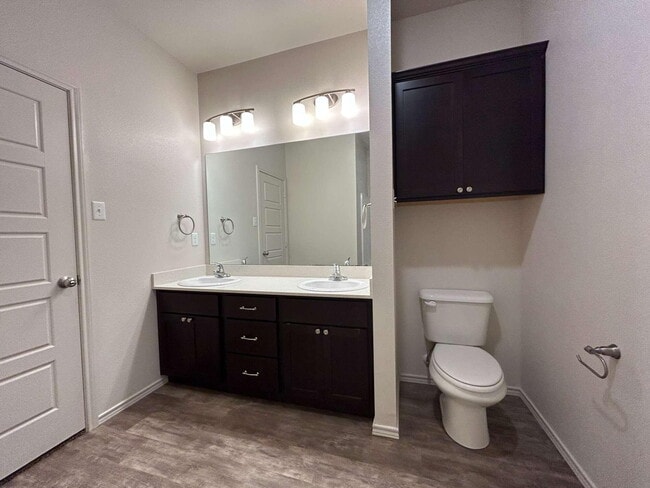 Building Photo - 11620 Evanston Ave