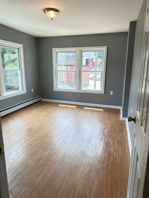 Building Photo - 105 Middle St