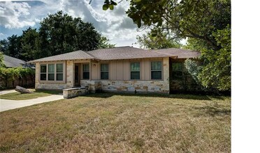 Building Photo - Comfy 4-Bed/3-Bath 3 blocks from A&M with all appliances, backyard, 5 min to grocery store