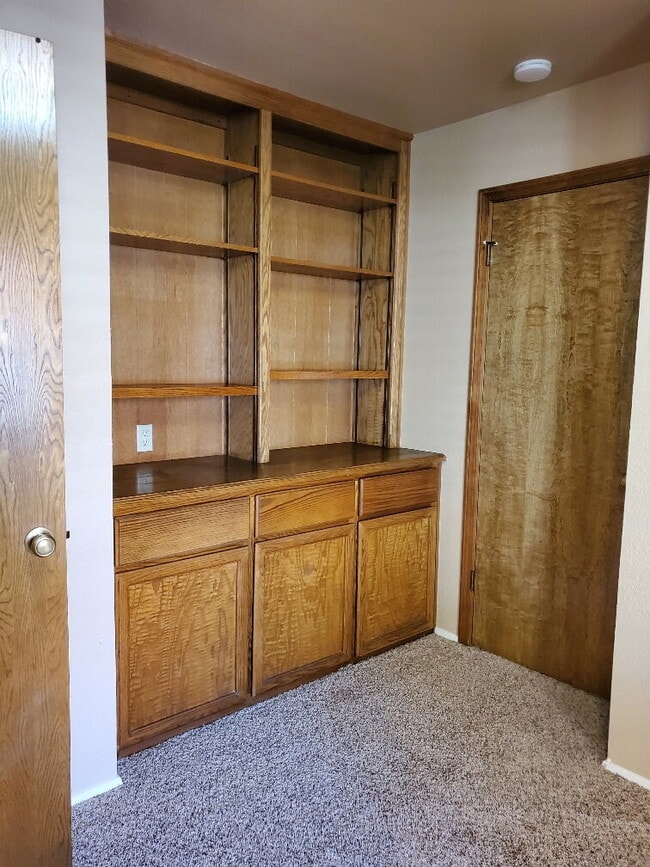 Building Photo - "Spacious 4-Bed, 3-Bath Oasis in Gold River with pool!"