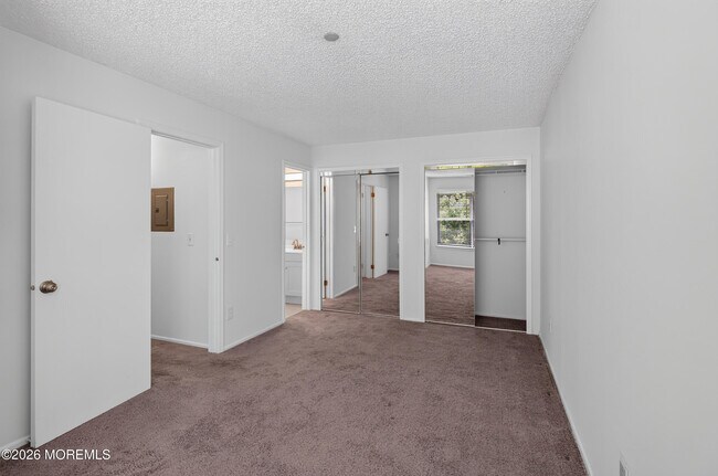 Building Photo - 92 Des Moines Ct