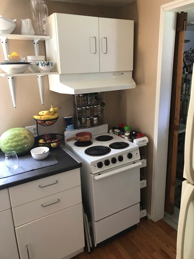 electric range - 2814 SE 133rd Ave