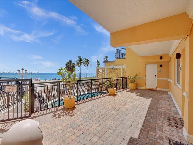 Building Photo - 1815 N Surf Rd