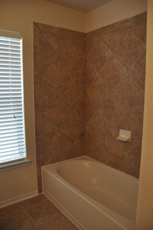 Building Photo - 12814 Quail Creek Dr