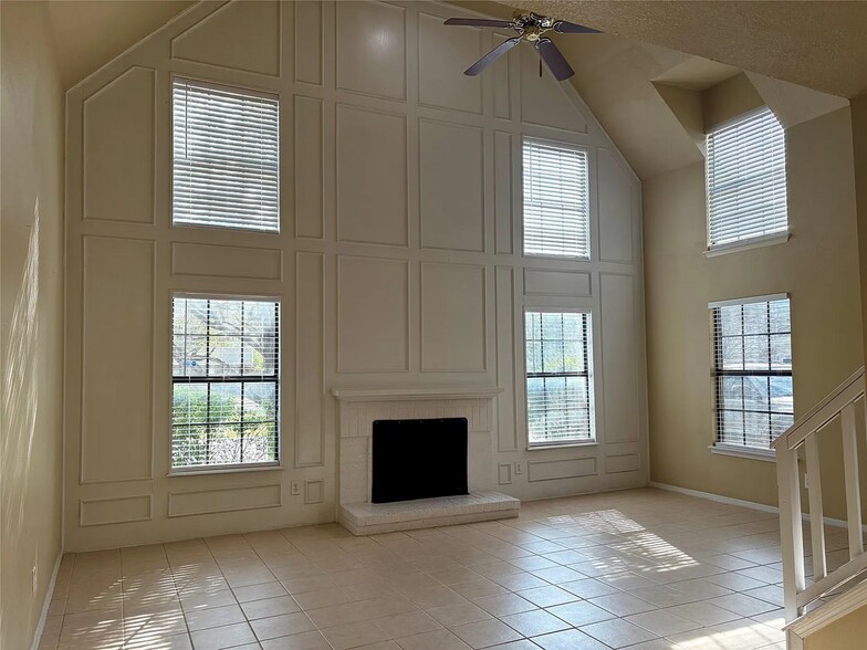 Building Photo - 500 Button Willow Ct