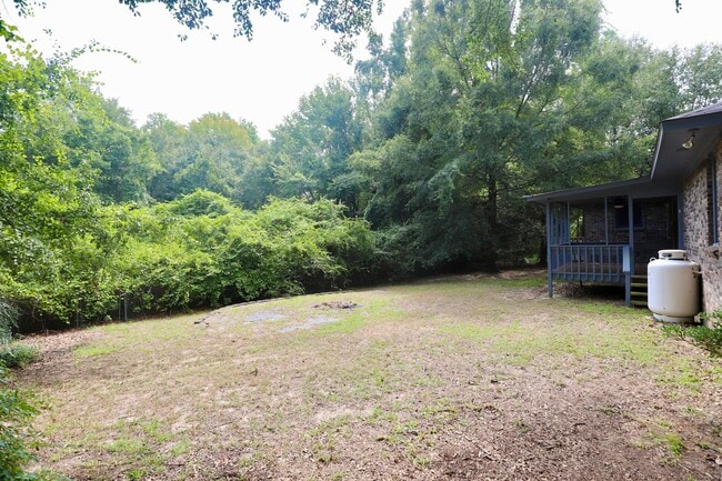 Building Photo - 806 Club Ln