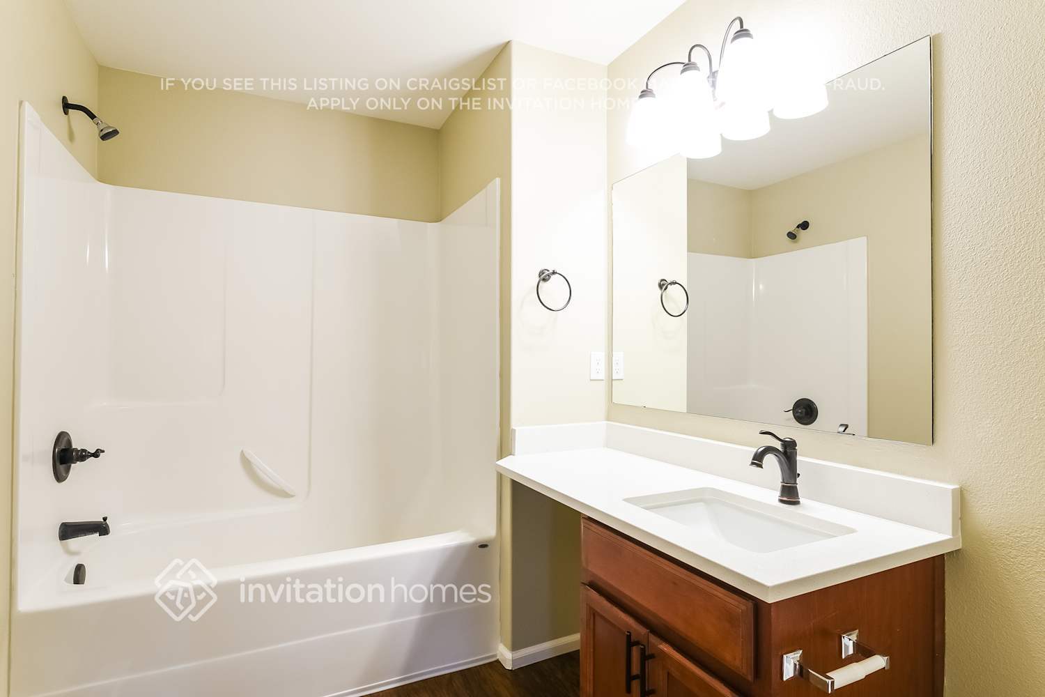 Building Photo - 1319 Daffodil Ave NE