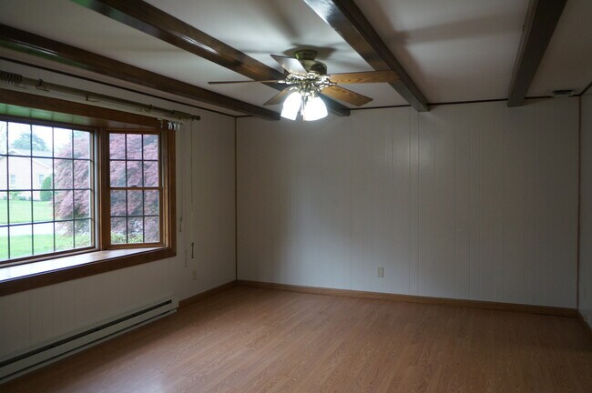 Building Photo - 140 Greenleaf Rd