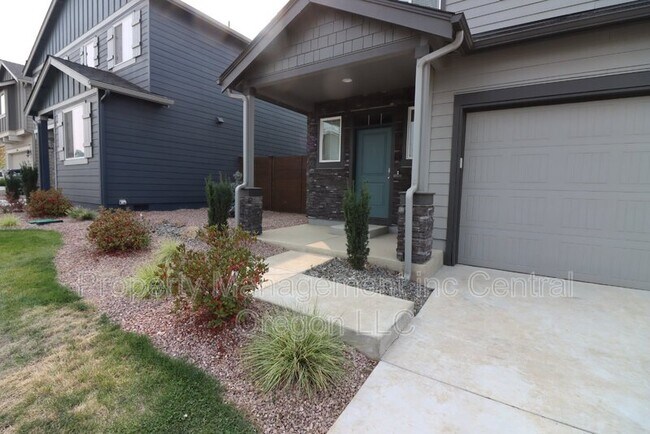 Building Photo - 61581 SE Lorenzo Dr