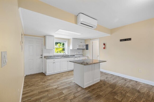 Building Photo - 5409 N Flagler Dr