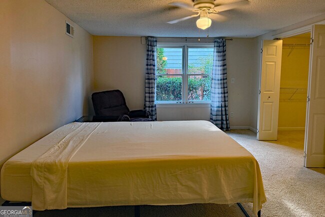 Building Photo - 3550 River Trace Dr