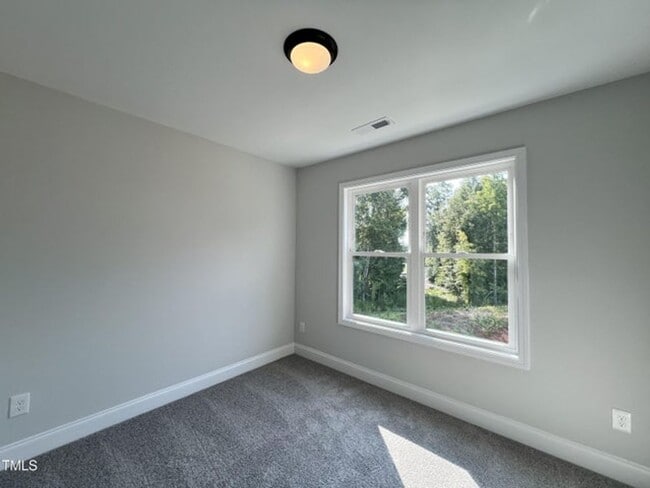 Building Photo - 3 Bedroom/2.5 Bath/Loft/1 Car Garage Townhome in Clayton