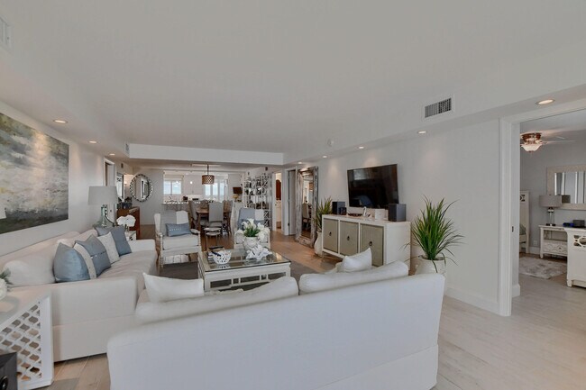 Building Photo - 2000 S Ocean Blvd