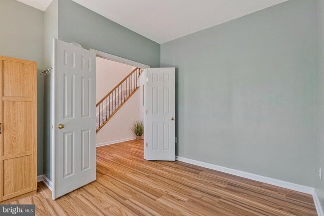 Building Photo - 44208 Navajo Dr