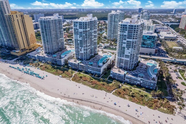 Building Photo - 16445 Collins Ave