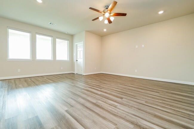 Building Photo - 31426 Whitcombe Summit Wy