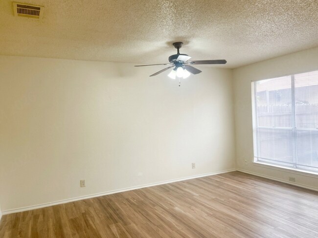 Building Photo - 8873 Meadow Trace St