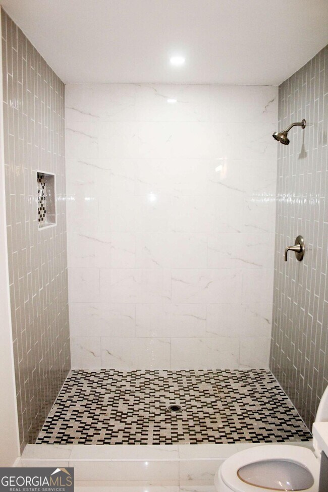 Building Photo - 970 Bates Rd