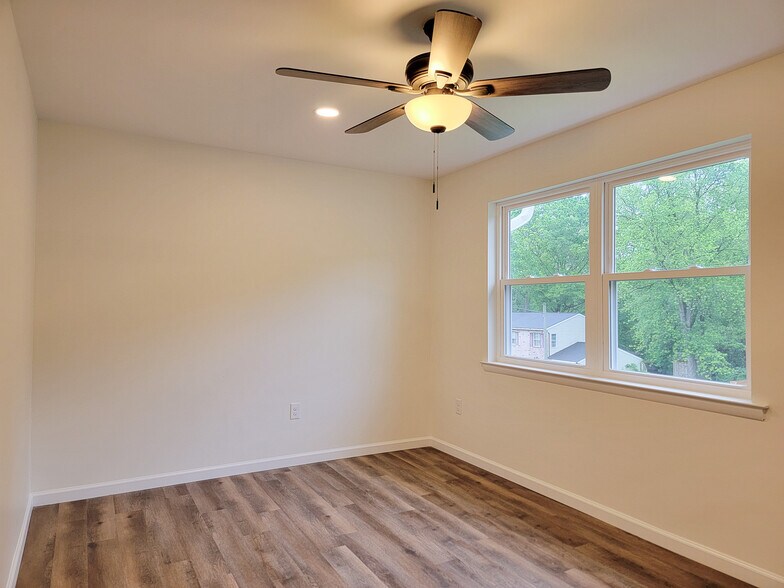 Building Photo - 1007 Monticello Ln