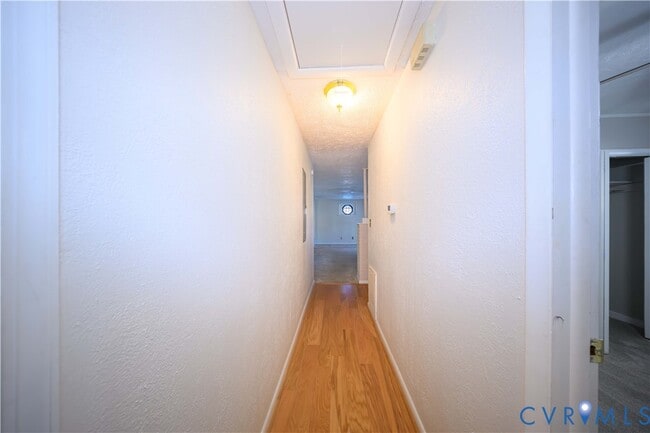 Building Photo - 209 Poe St