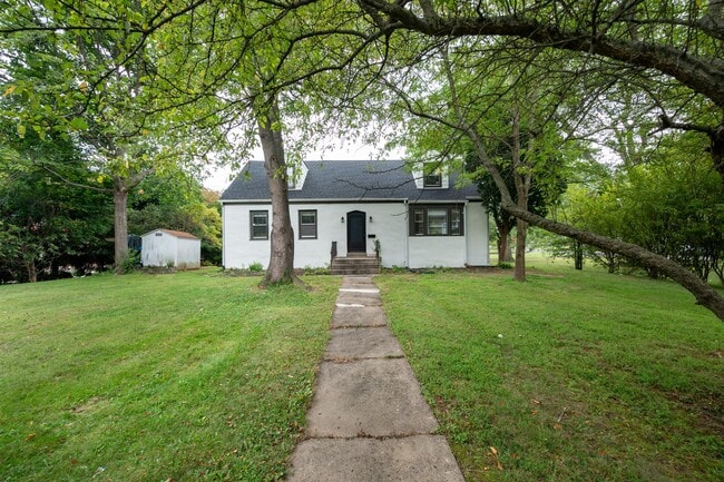 Building Photo - 1122 Lower Ferry Rd