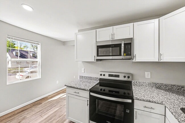 Building Photo - Renovated 2 Bed 1 Bath Home