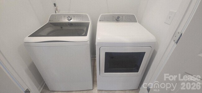 Building Photo - 743 Hoke Ln