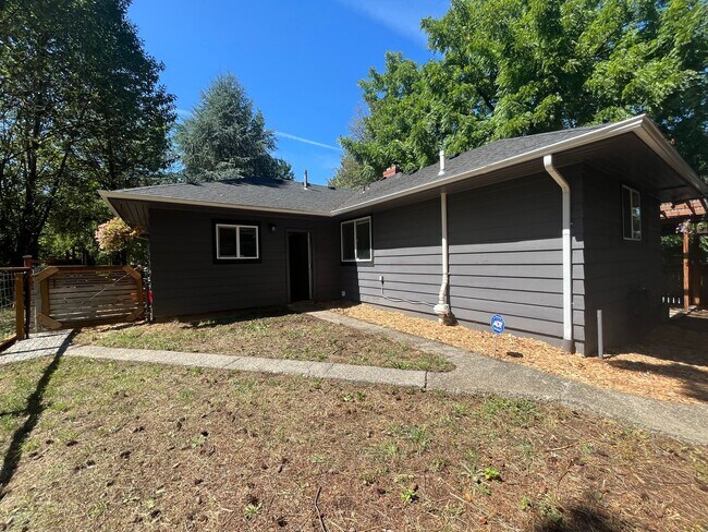 Building Photo - Fabulous NE Portland 2 bedroom 2 bathroom ...