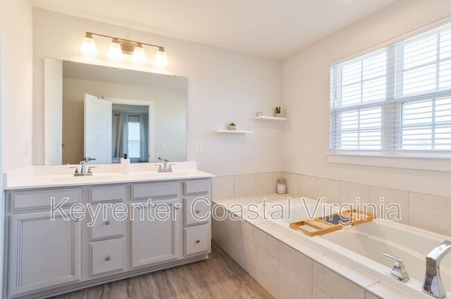 Building Photo - 515 Spring Hill Pl